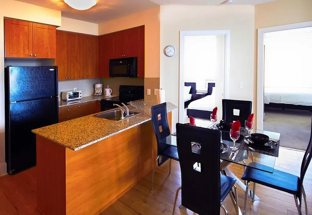 Red Maple Suites Mississauga