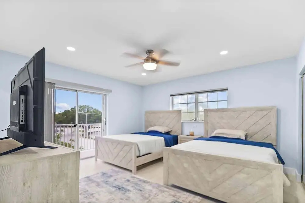 Colonial Manor Condos - Fort Lauderdale