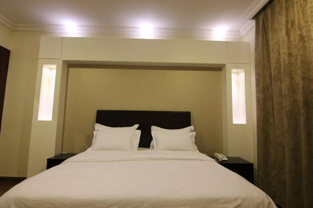 Flora Hotel Suites