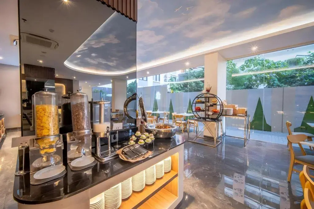 Cozy Stay Studio Room at Altuz Seturan Yogyakarta Apartment By Travelio