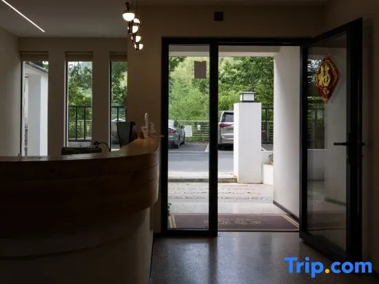 Misty Yunshan Villa · Private Hot Spring & Creek Inn (Anji Canyon Rafting)