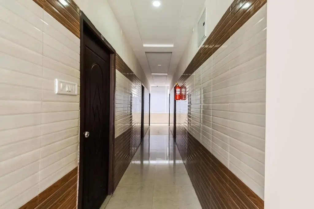 OYO 38595 Varsha Grand Residence