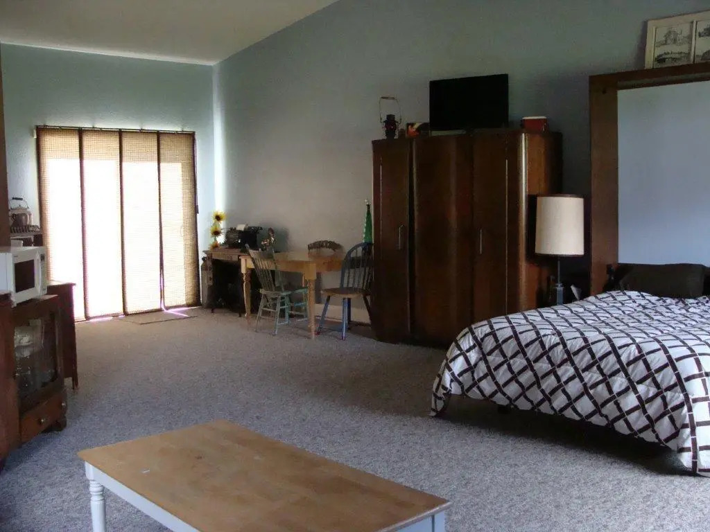 Knotty Pines Bed & Breakfast
