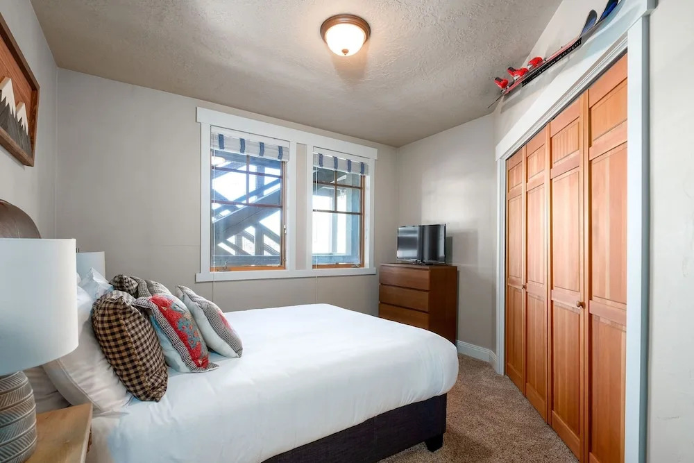 Town Pointe A202 3 Bedroom Condo by RedAwning