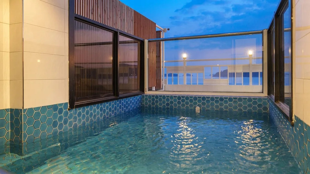 Yeosu Jangsuri Poolvilla&Spa Pension