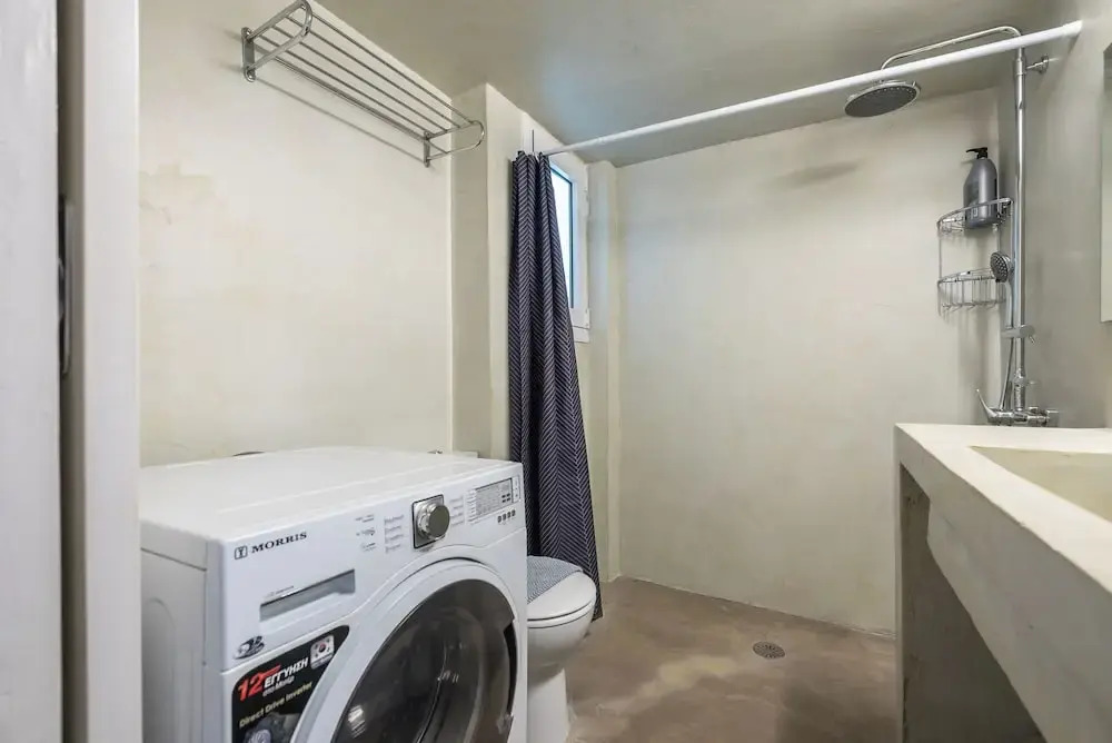 Stylish 2 Bd Urban Retreat Near Panormou