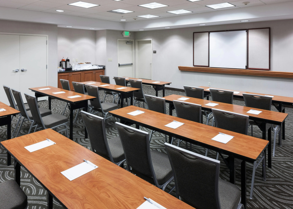 Hampton Inn & Suites Tulare