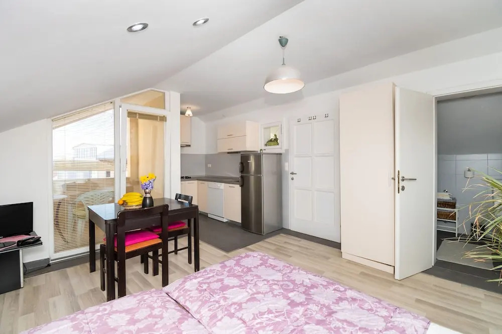 Apartment Lena City Center Near Beach
