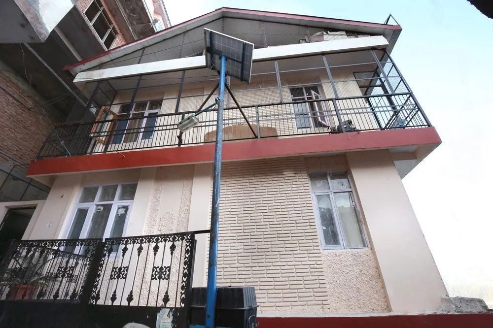 OYO 10165 Home 2BHK Snow View Apartment