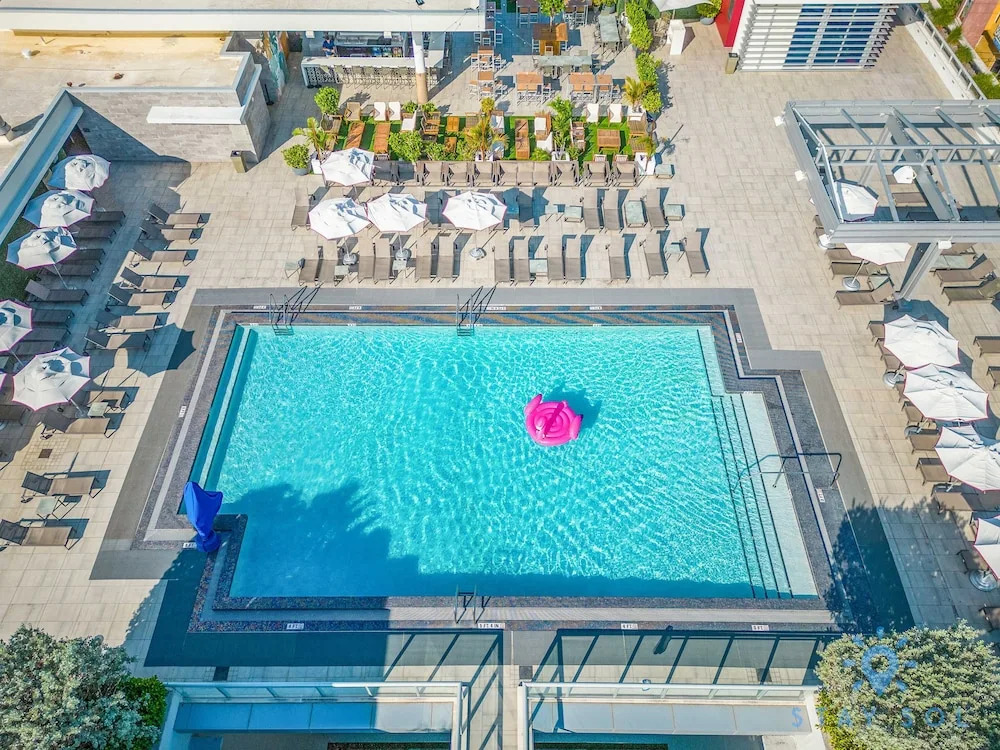 Beautiful Apartment w Rooftop Pool and Amenities