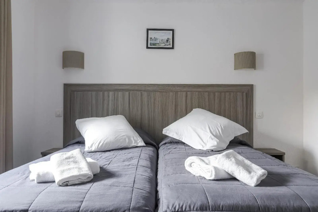 Hotel Les Palmiers En Camargue