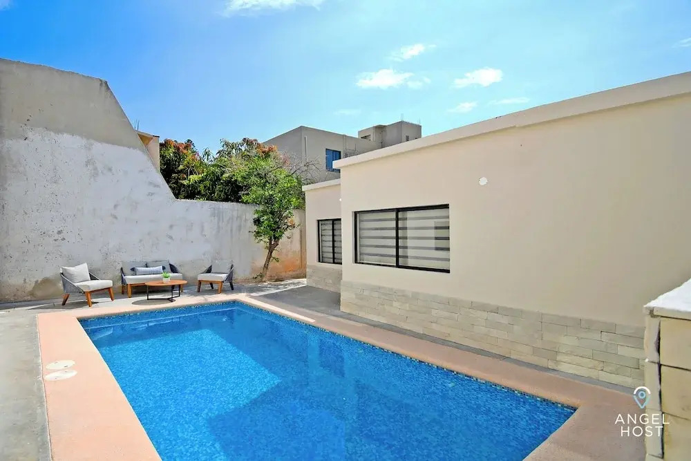 Cozy Stay with onsite Pool Near Malecon