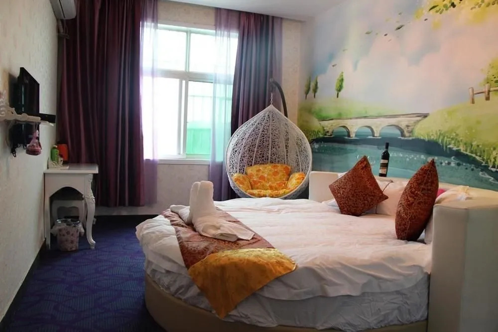 Zhengzhou Love Theme Hotel