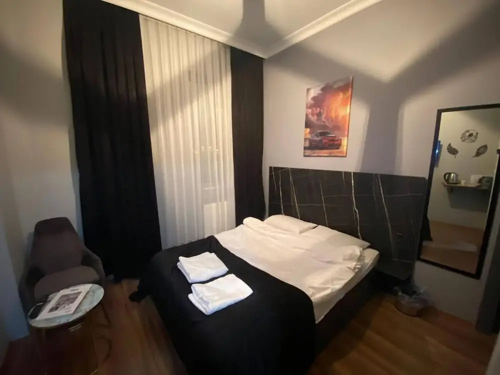 Lions Suit Hotel