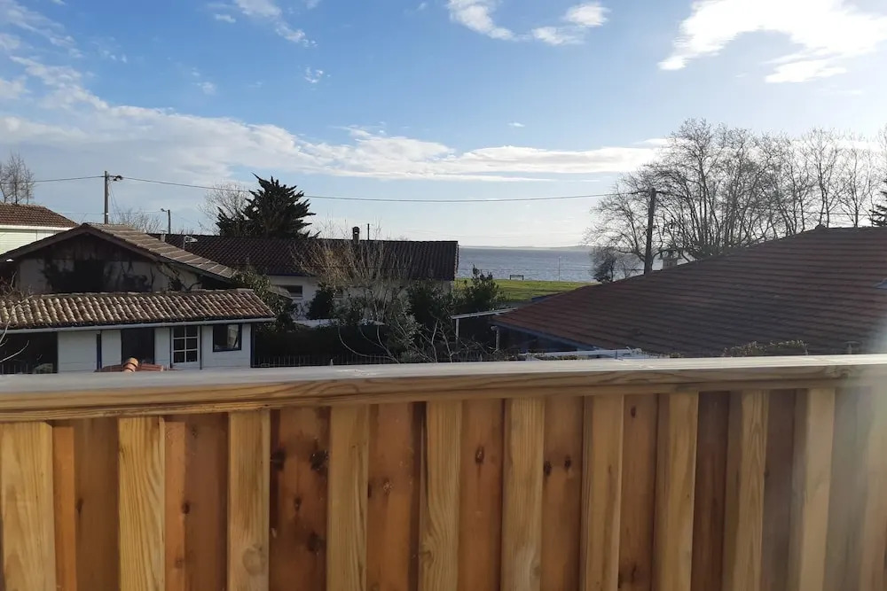 Villa avec vue sur le bassin