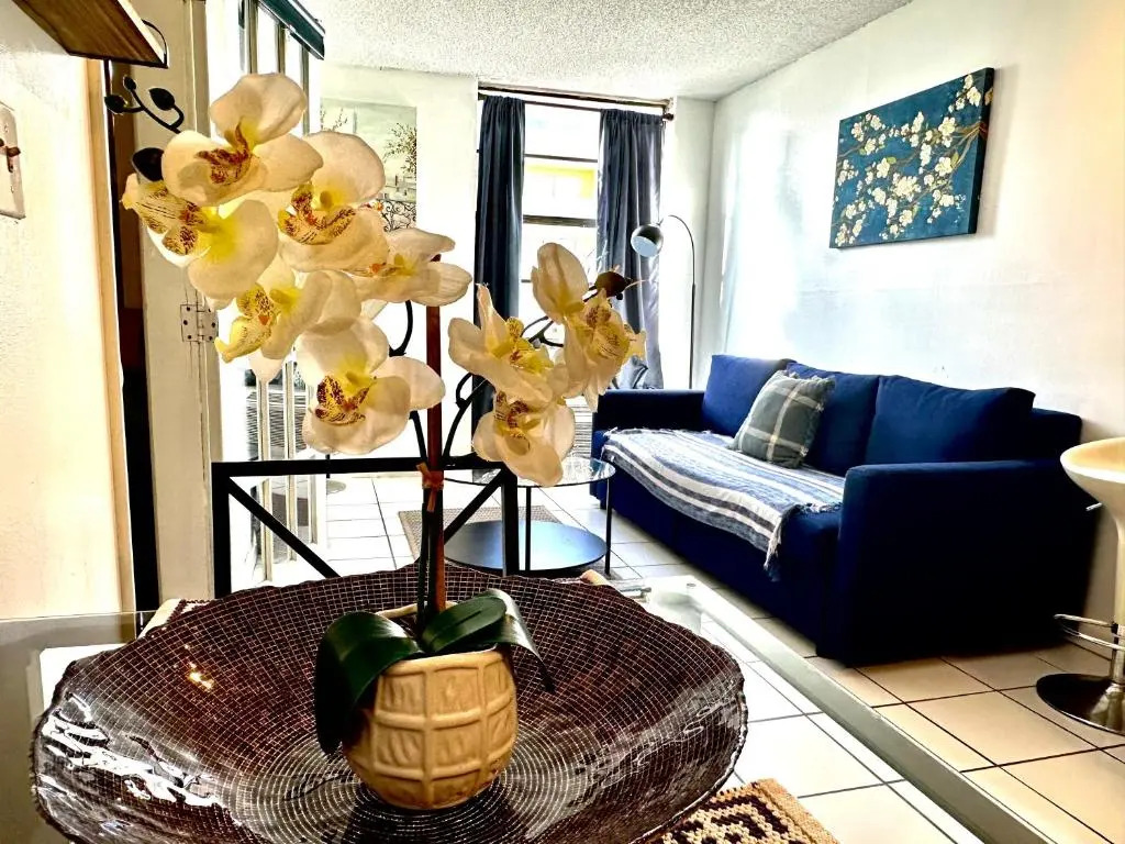 1 bedroom in the BEST location in South Beach !
