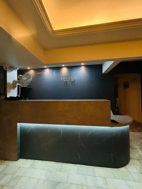 Hotel 7 Cr