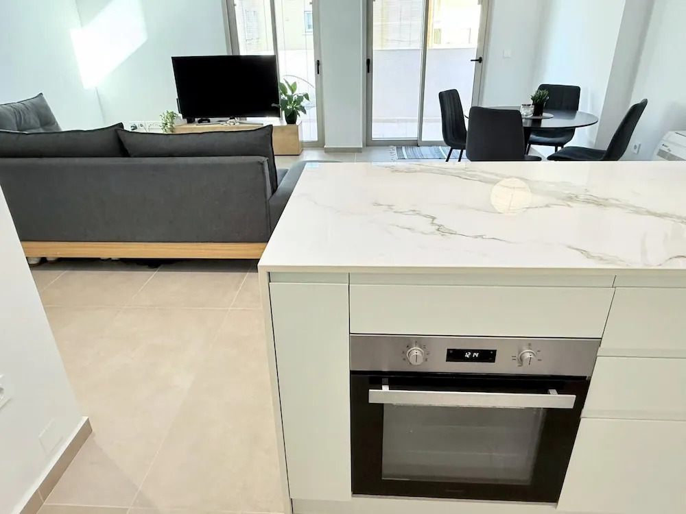Azure Loft - 3min Walk to Beach, 10min to Old Town