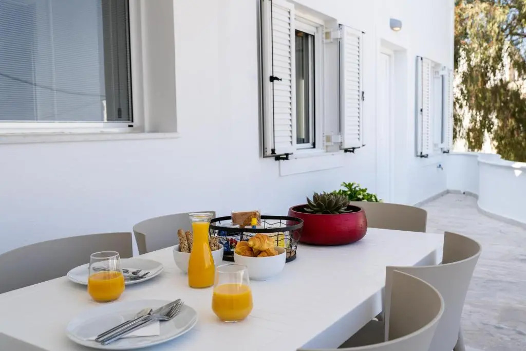 Thira Gold Suites