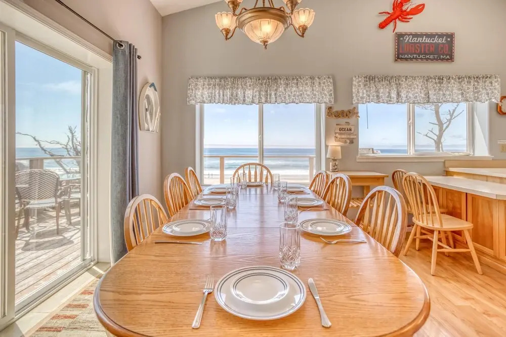 Oceanview Hot Tub and Cozy Bonus Room - Charming Coastal Retreat