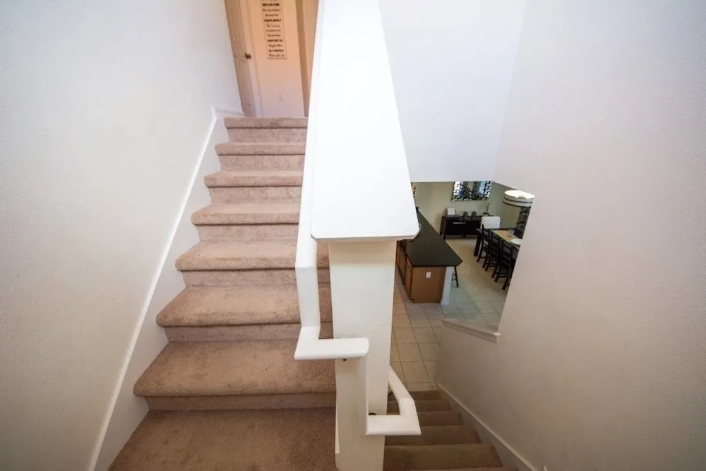 Great Near Theme Parks! Pet Friendly! 4 Bedroom Townhouse