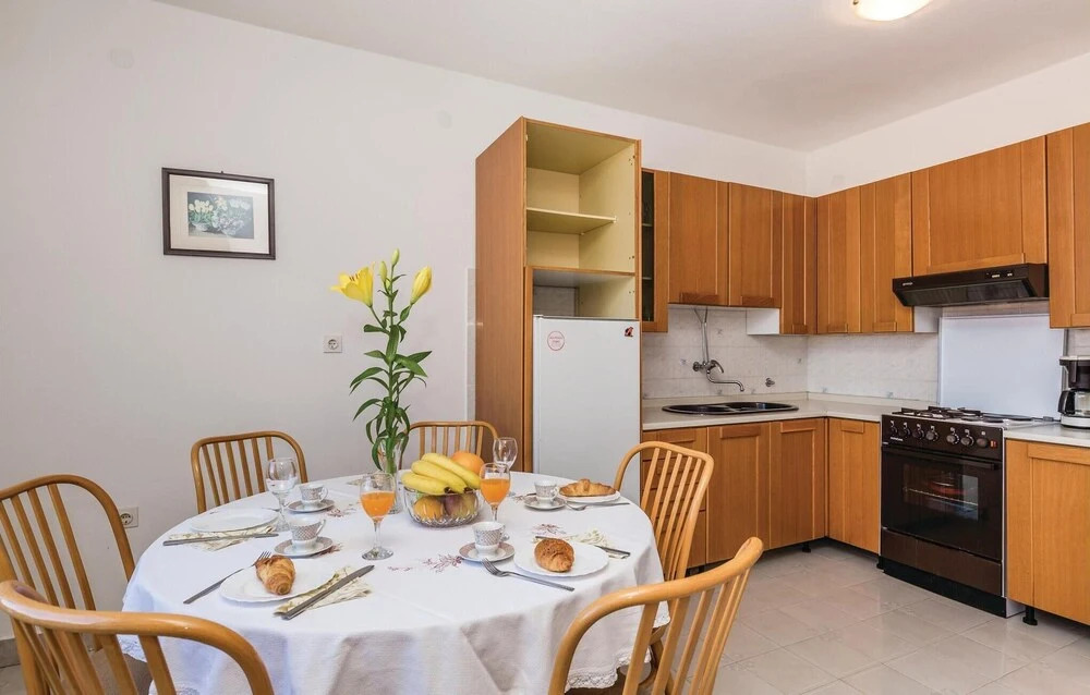 Stunning Home in Barbat With Wifi and 3 Bedrooms