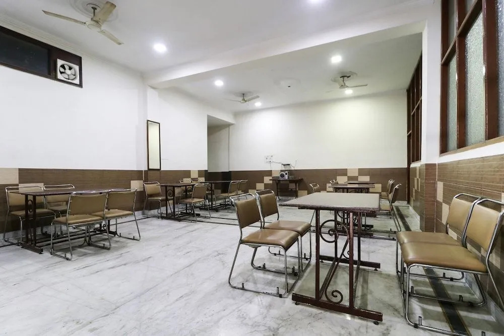 Spot On 46852 Hotel Pal Regency