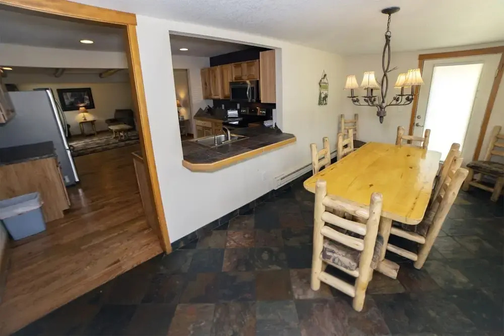 Rocky Mountain Retreat 1A- 4 bedroom/3 bath with personal hot tub offers Panoramic Mountain Views 4 Cabin