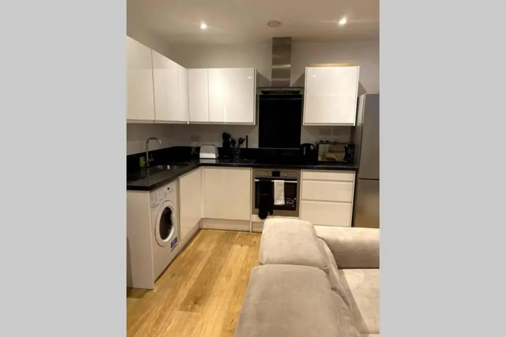 Luxury 1 Bedroom Apartment with Netflix & Parking