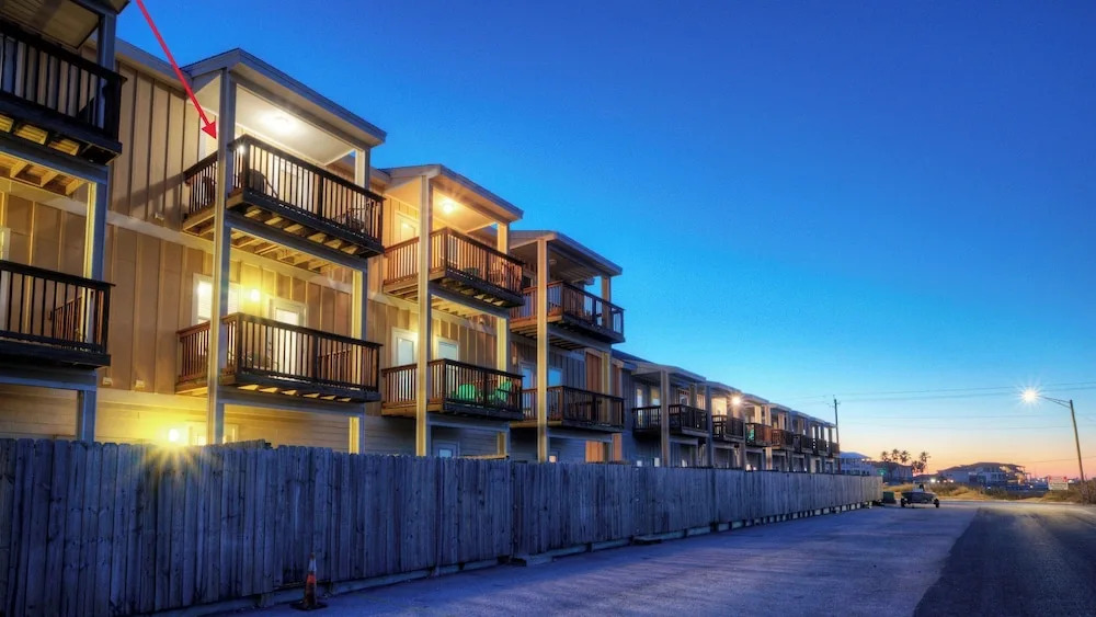 Ocean's 96 by Avantstay Heated Pool + Foosball Table + Media Room + Walk to North Padre Beach