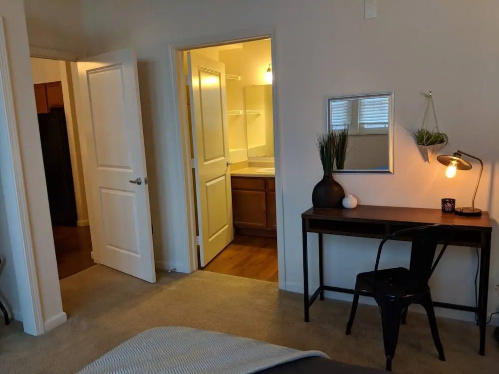 Downtown Indy 2 BR Apt Near Mass Ave by Frontdesk