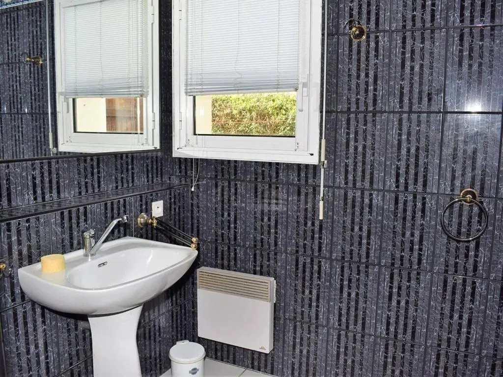 Villa avec Jardin Calme, Proche Plages et Commerces à Perros-Guirec - FR-1-368-267