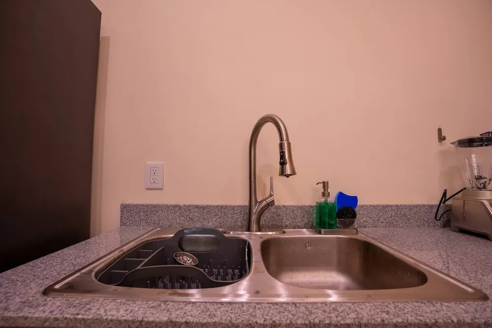 Luxury Apartment With Poll