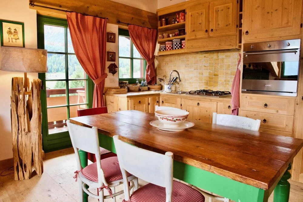 Stylish 2 Bedroom Flat With Beautiful Views
