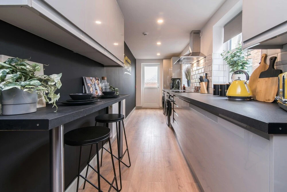 OnPoint - Large 6 Bed House With Parking
