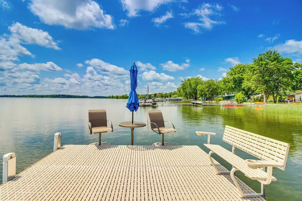 Villa on Lake Darling: Fire Pit, Deck & BBQ