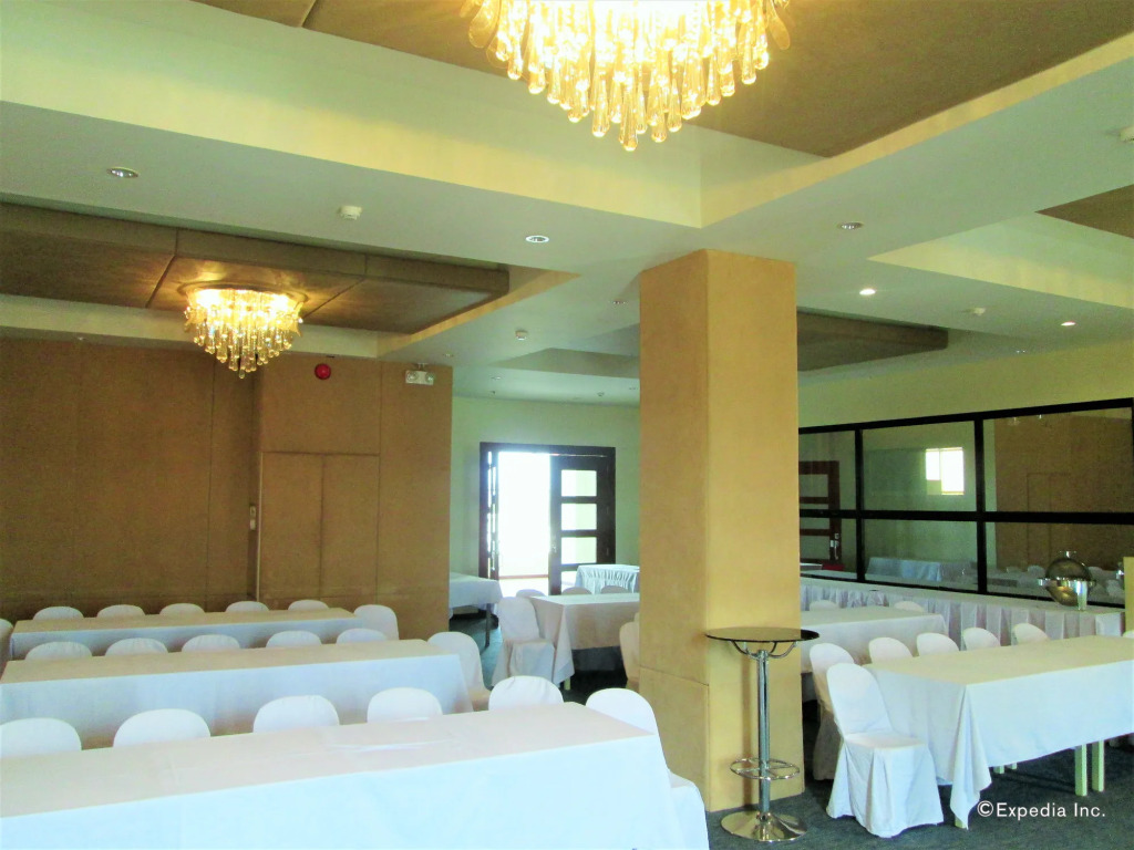 Marianne Suites Hotel by RedDoorz