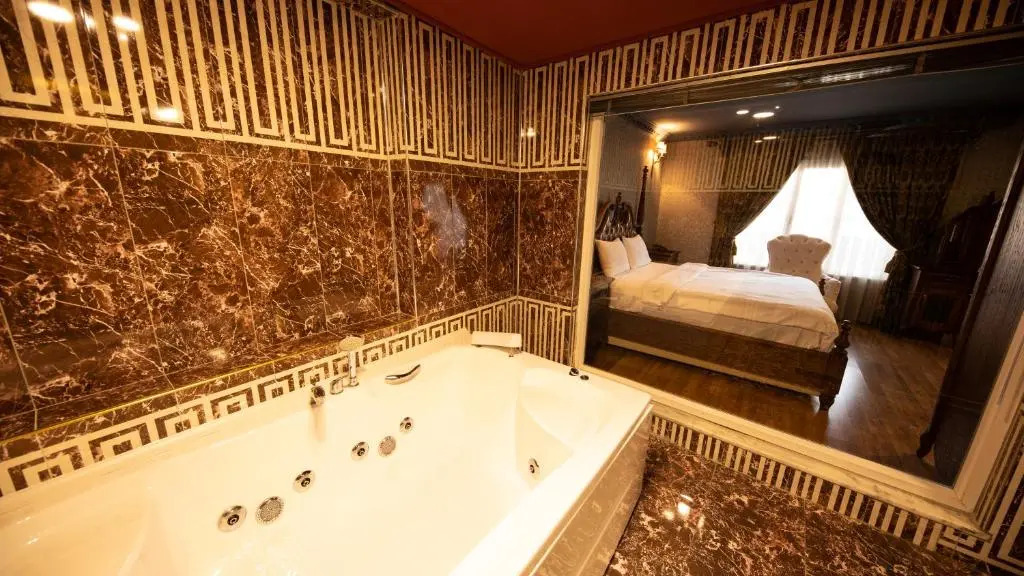 Elite World Nest Van