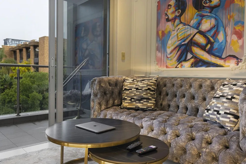 KMG Apartments at The Apex
