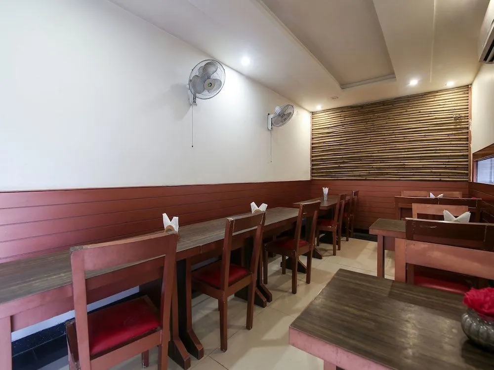 Capital O 4012 Hotel Agra Cantt
