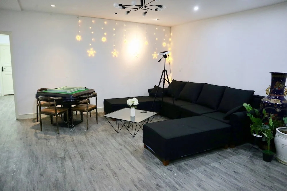 Qing Apartment Family Theatre