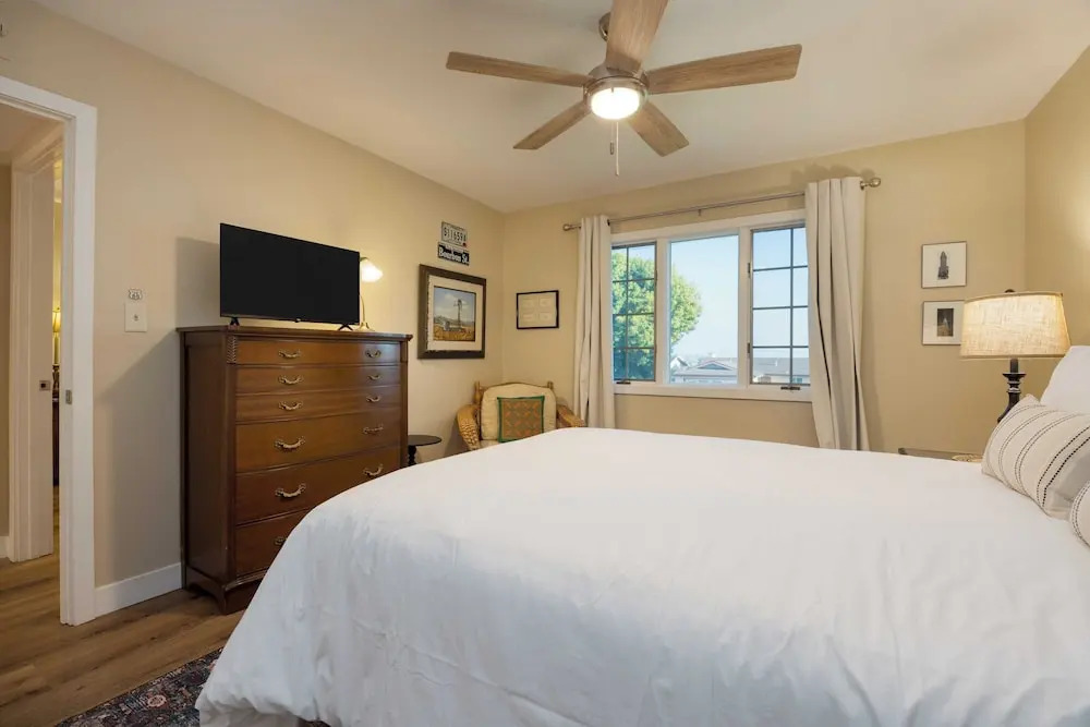 Coastal Retreat With Hot Tub, Ocean Views & Backyard Fun Newport Oasis by Avantstay