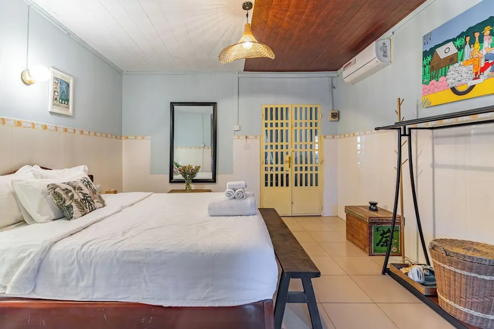 Cozy 1990s Khmer Style Flat in Heart of Tonle Bassac