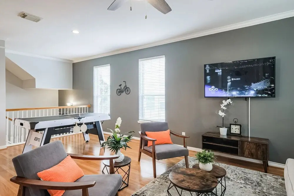 La Maison Heights in Houston Heights, Luxury Stays, Work-cation, High Speed Wifi