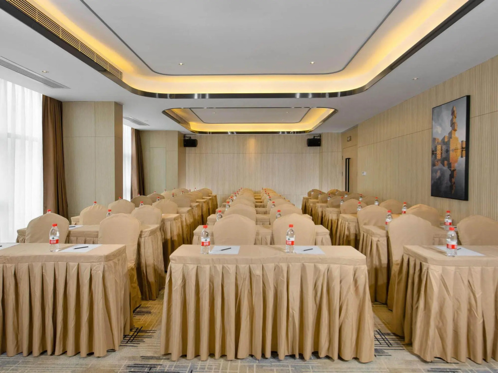 Country Inn & suites by Radisson((Lingnan Xintiandi Branch, Foshan Zumiao Subway Station)