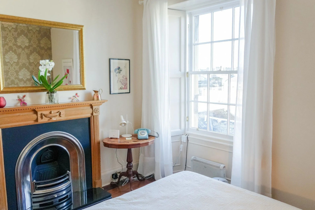 Sophisticated Edinburgh Apartment in City Centre