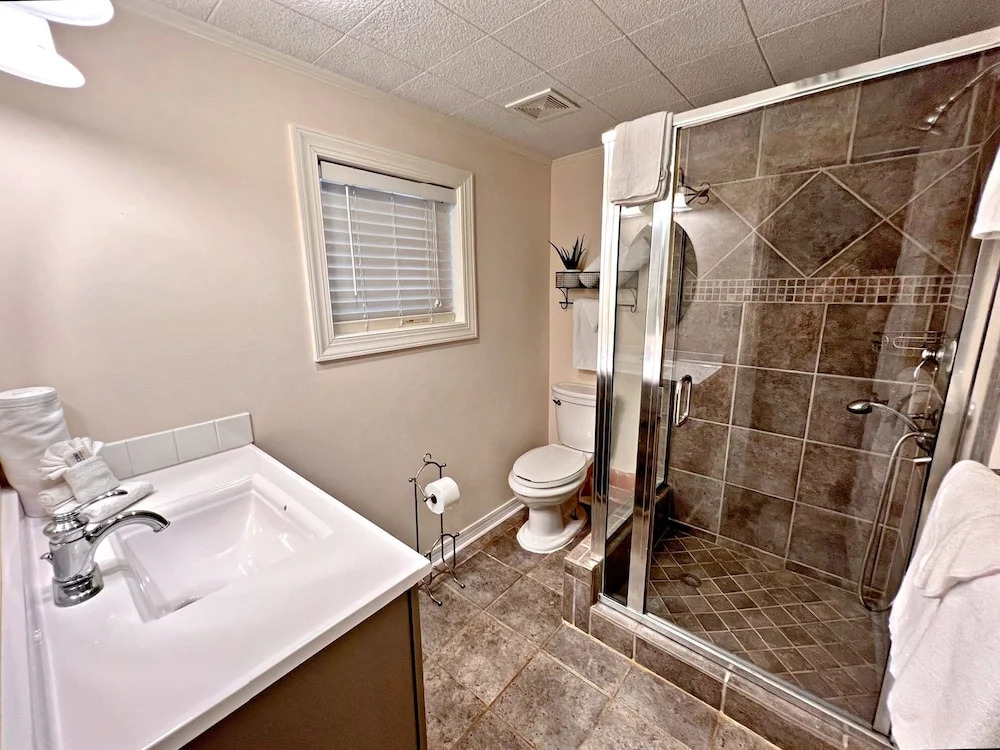 Porpoise Pass - Ground Floor Guest Suite