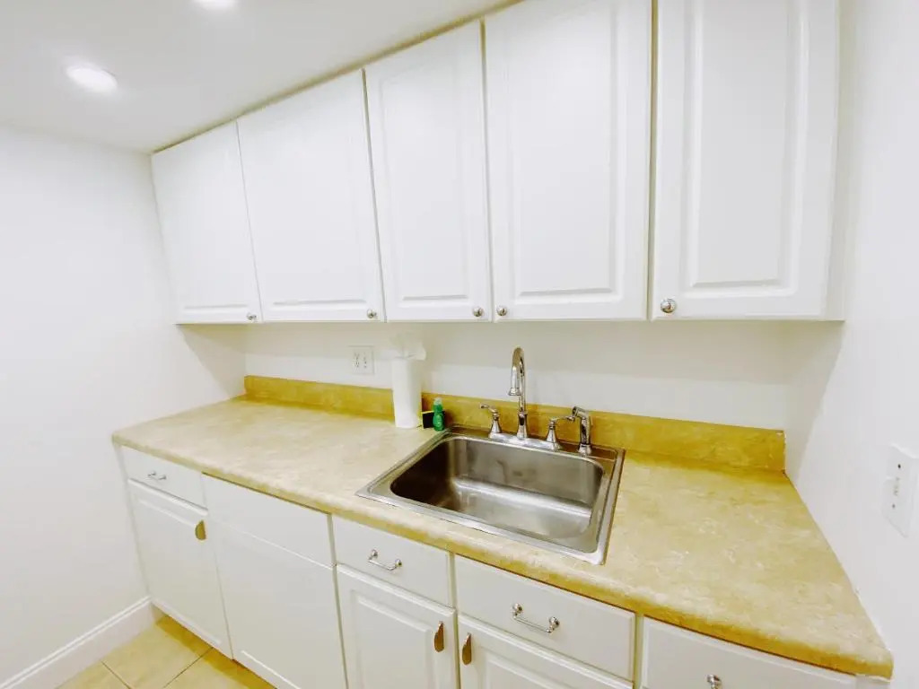 Bayview Regency Apartments By Lowkl