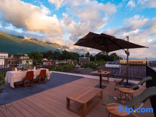 Shuishang Cloudscape · Gilded Velvet Designer Holiday Resort