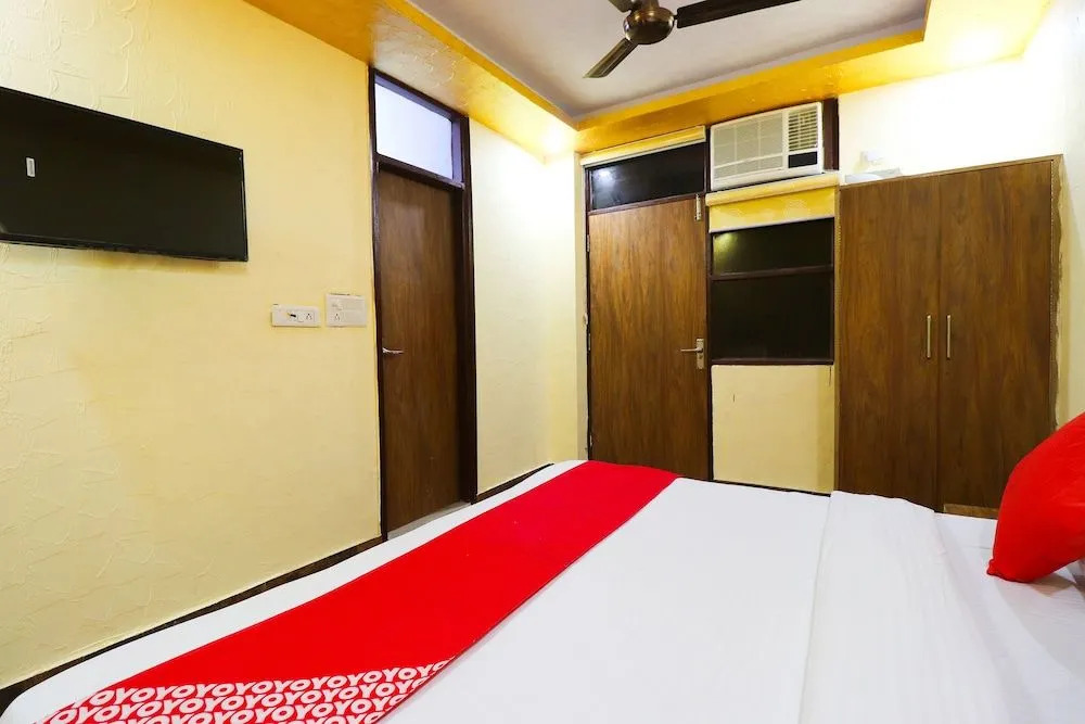 Classic Hotel @ Walk in Nizamuddin Railway Station